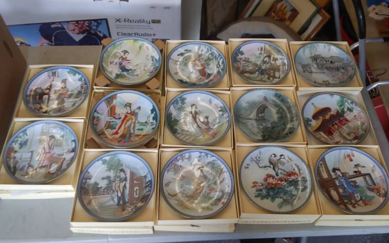 lot 49 image: 14-Japanese Collector Plates (Imperial Jingdezhen Porcelain) 1980s
