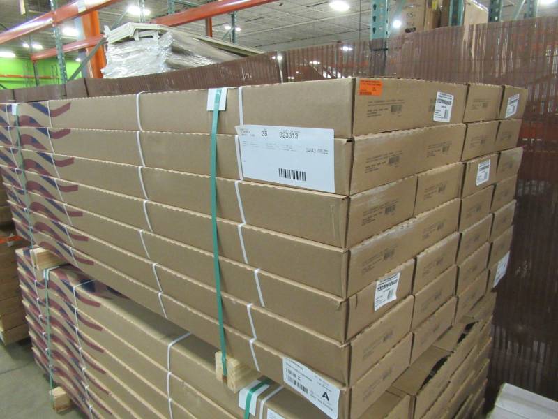 lot 17 image: Shaw Golden Opportunity Gunstock 34 x 3 14 x Random Length Hardwood Flooring (27 sq ft.case) - 28 Cases