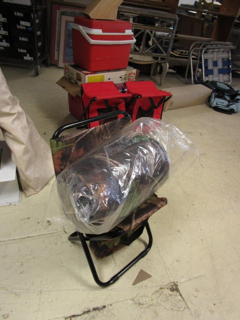 lot 606 image: FOLDING CAMP CHAIR AND SLEEPING BAG