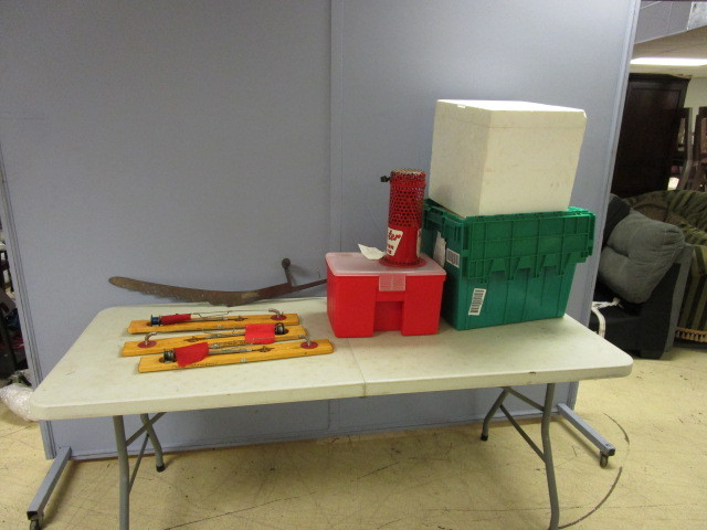 lot 619 image: ICE FISHING GEAR