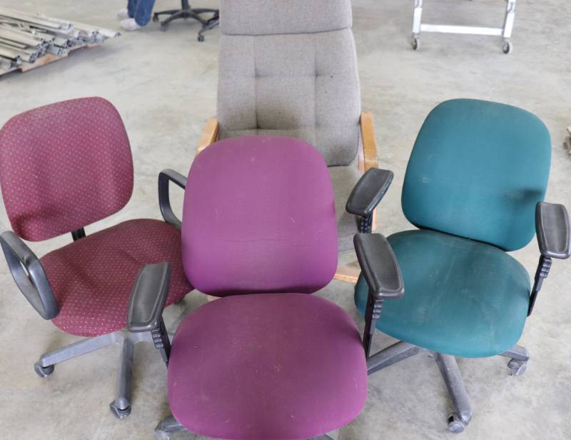Lot of rolling Desk Chairs
