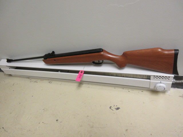 CROSMAN AIR RIFLE