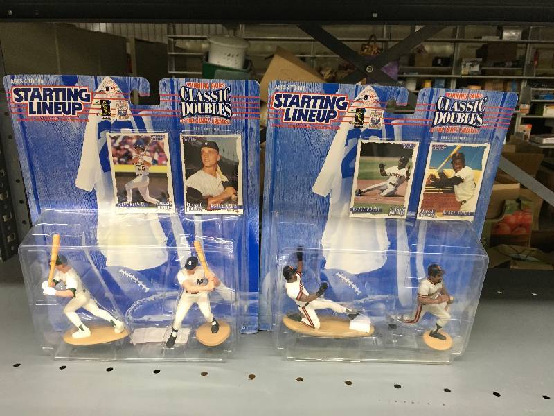 lot 286 image: Two Starting Lineup Classic Doubles Figurines- Mark McGwire Roger Maris & Bobby Bonds Barry Bonds