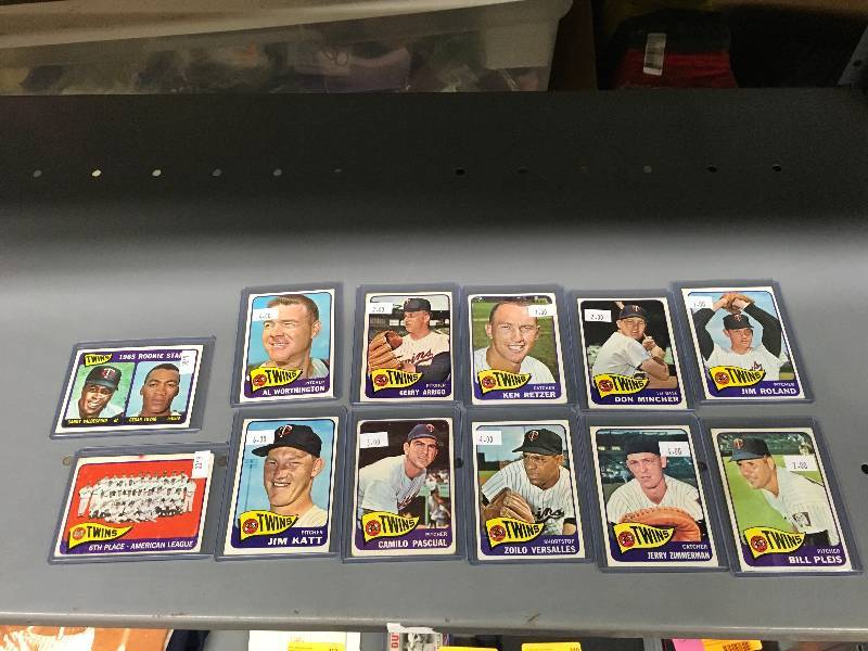 lot 298 image: Minnesota Twins Cards