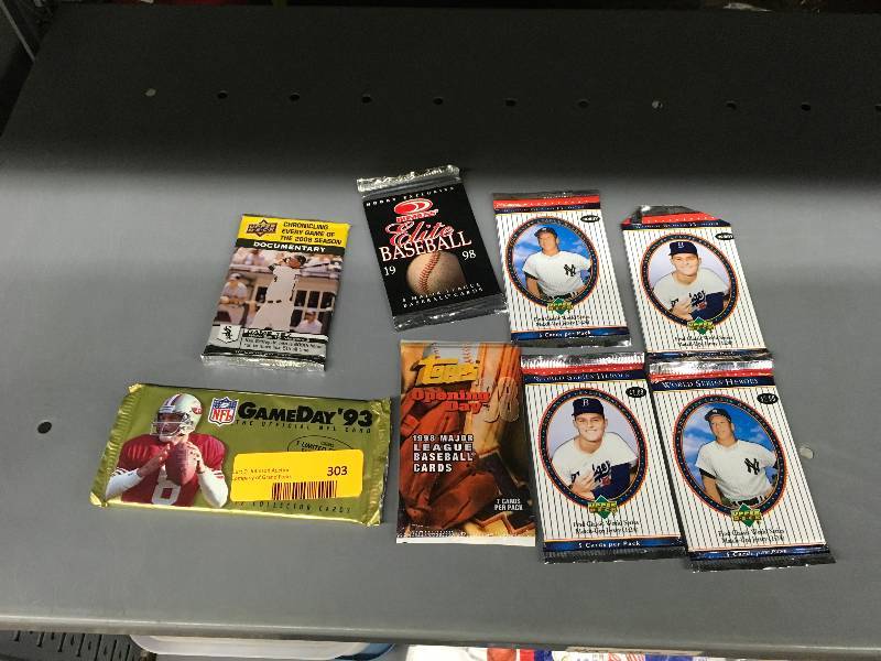lot 303 image: NFL MLB Card Packs