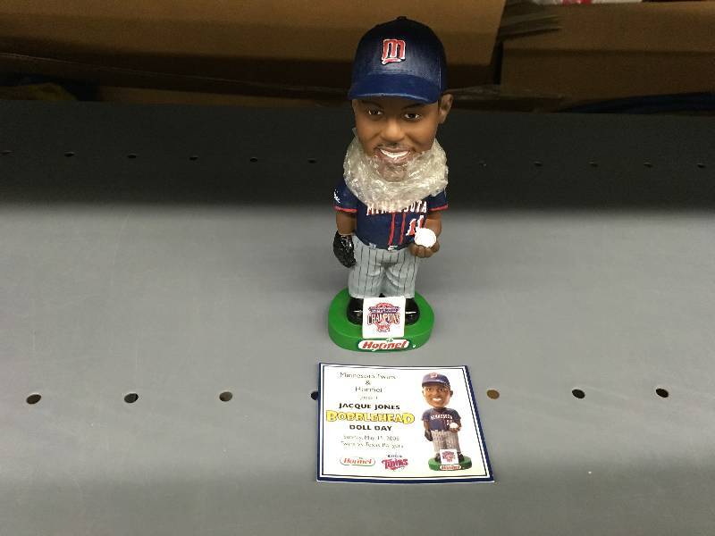 lot 304 image: Jacque Jones Bobble Head - Stadium Giveaway