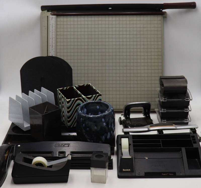 lot 11 image: Office Supplies