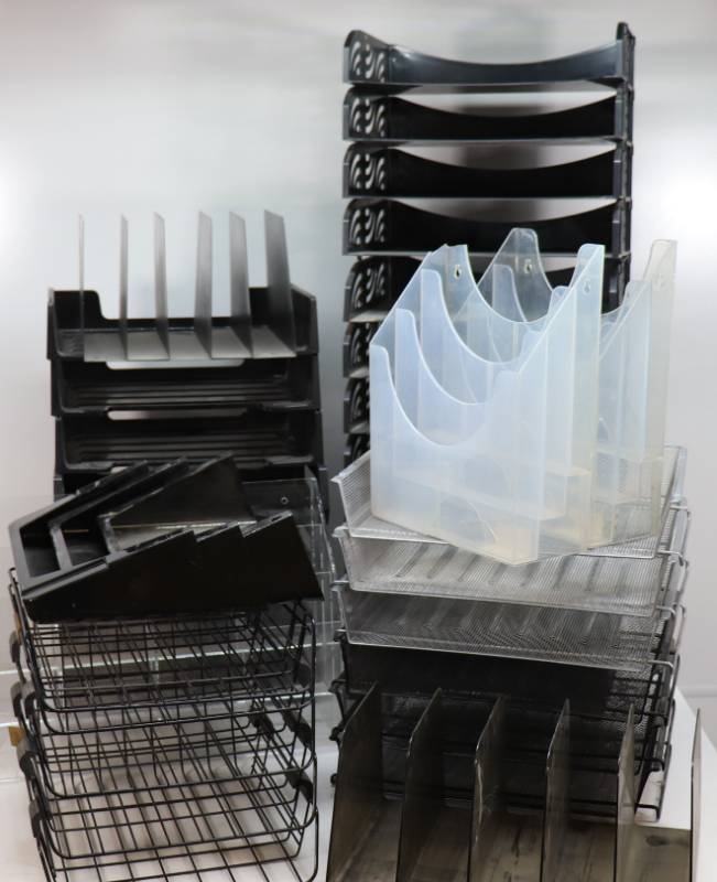 lot 14 image: File Holders