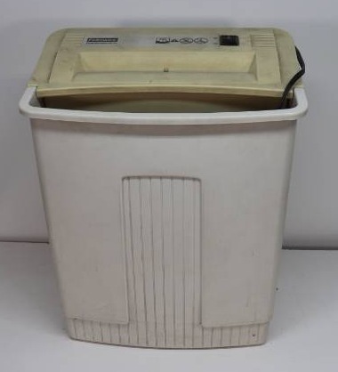 lot 33 image: Paper Shredder