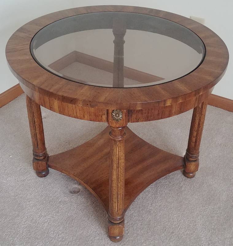 lot 6 image: Glass Top End Table