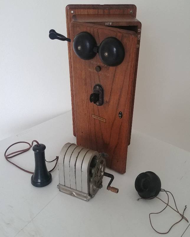 lot 13 image: Antique Phone