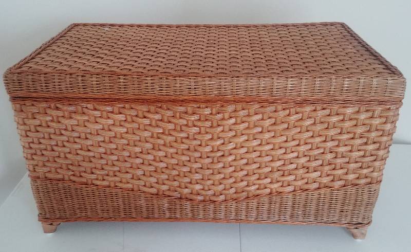 lot 22 image: Wicker Chest