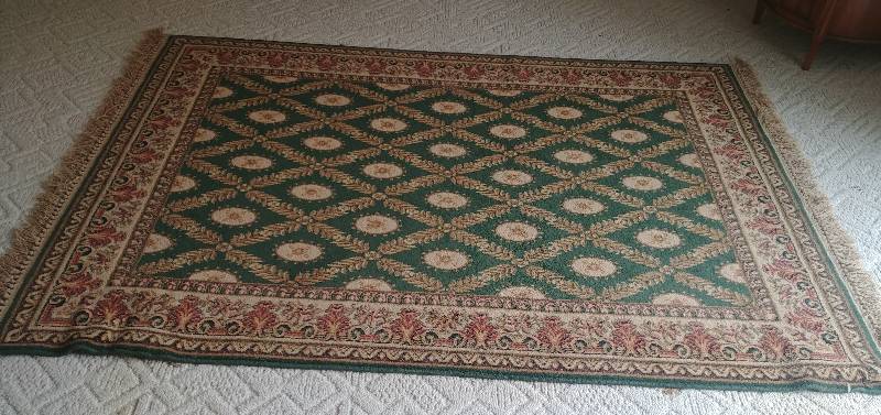 lot 48 image: 7x5 Area Rug