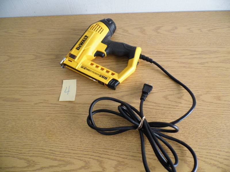 lot 4 image: DeWalt Multi Tacker