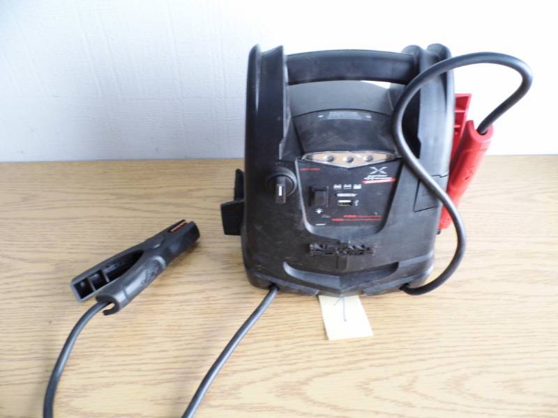 lot 7 image: Instant Power Charger.Air Compressor