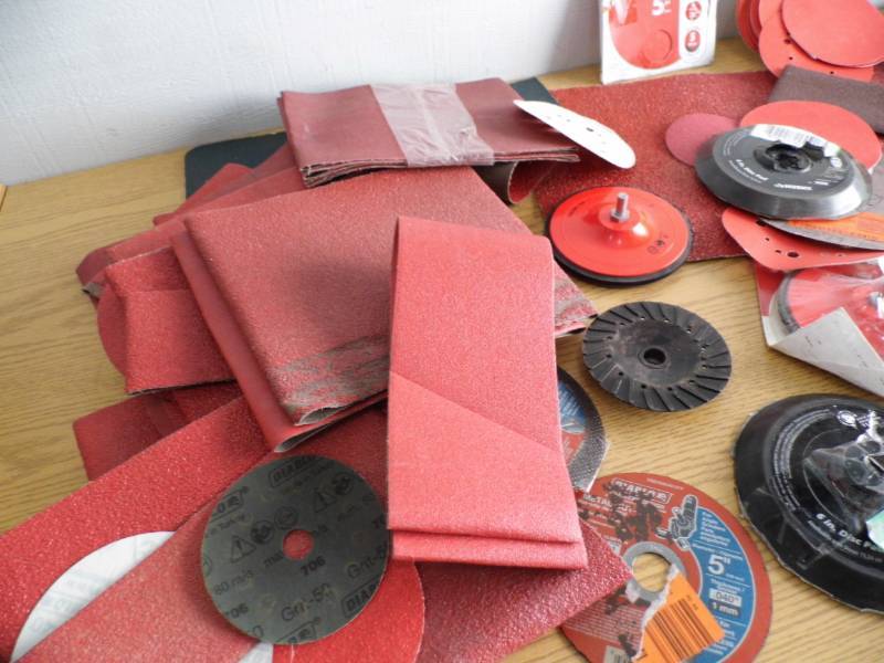 lot 9 image: sandpaper - Sanding Discs