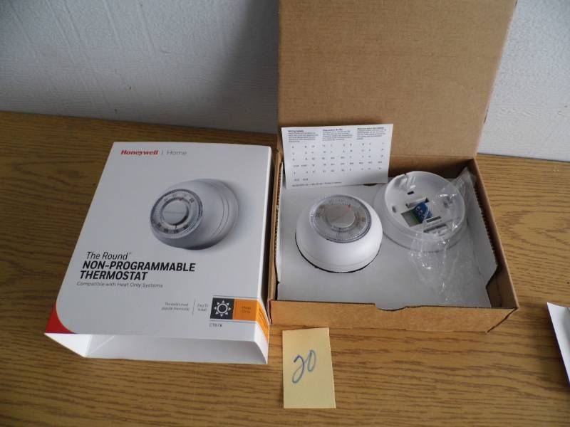 lot 20 image: Honeywell Thermostat
