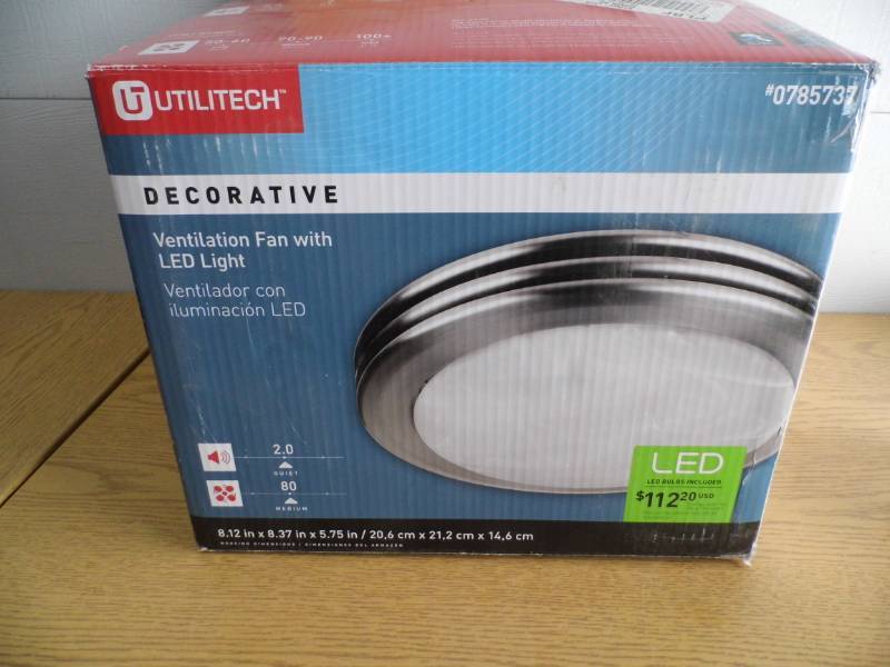 lot 31 image: Utilitech FanLight