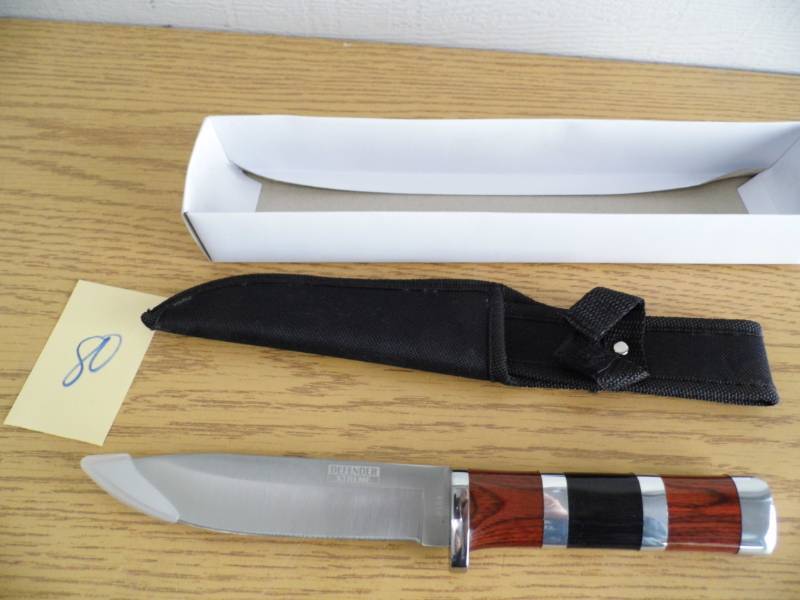 lot 80 image: Defender Xtreme Knife