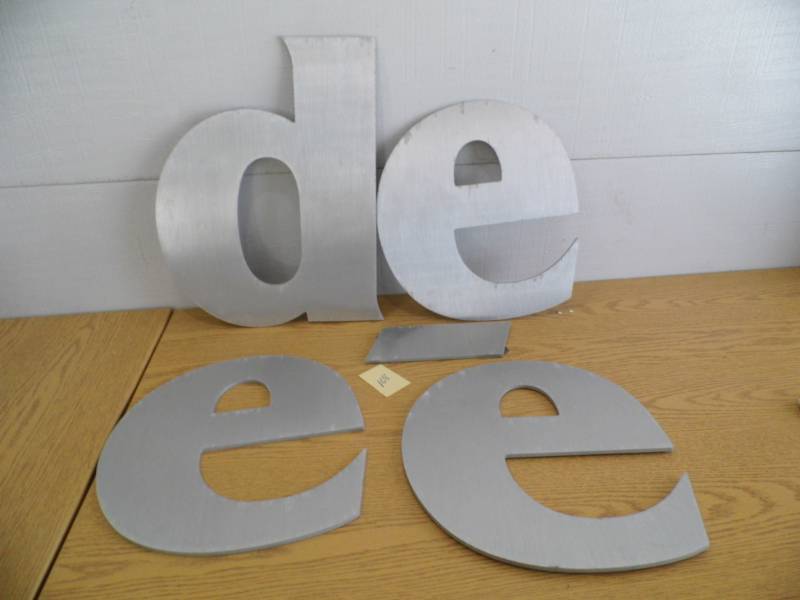 lot 108 image: Lot of Aluminum Letters