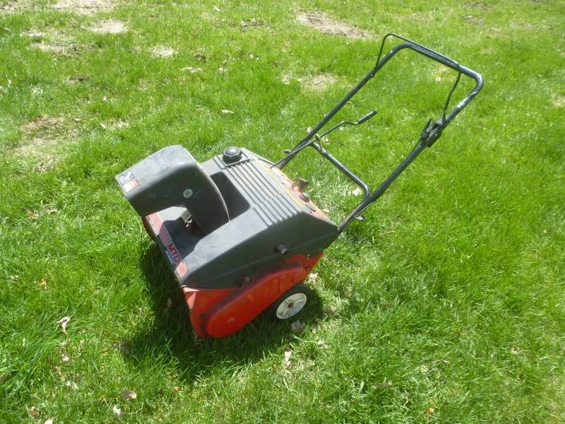 lot 11 image: MTD Snow Thrower