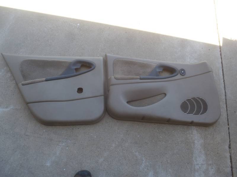 lot 8 image: 1999 Cavalier Door LR