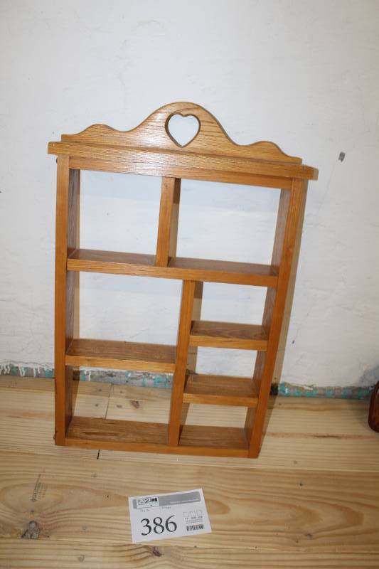 lot 386 image: Wooden shelf (Oak)