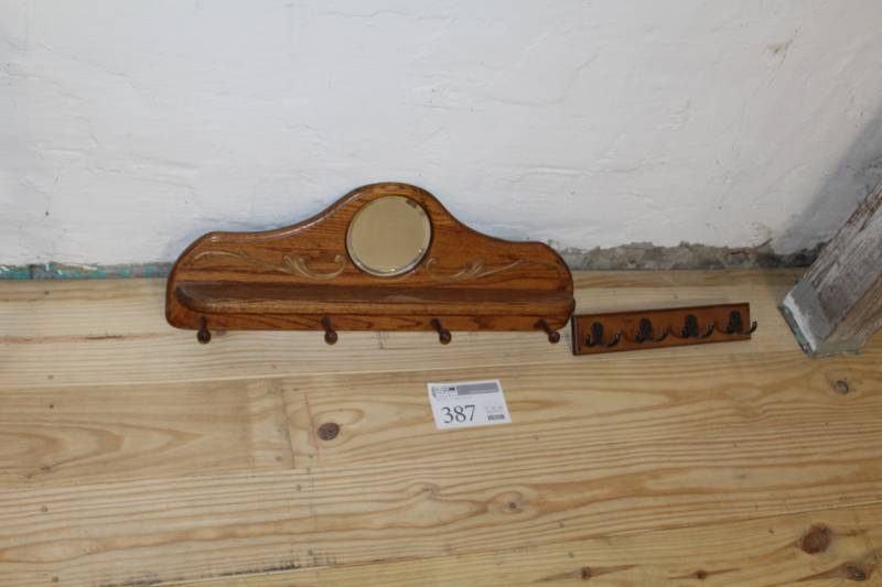 lot 387 image: Wooden shelf with pegs and wooden shelf with hooks