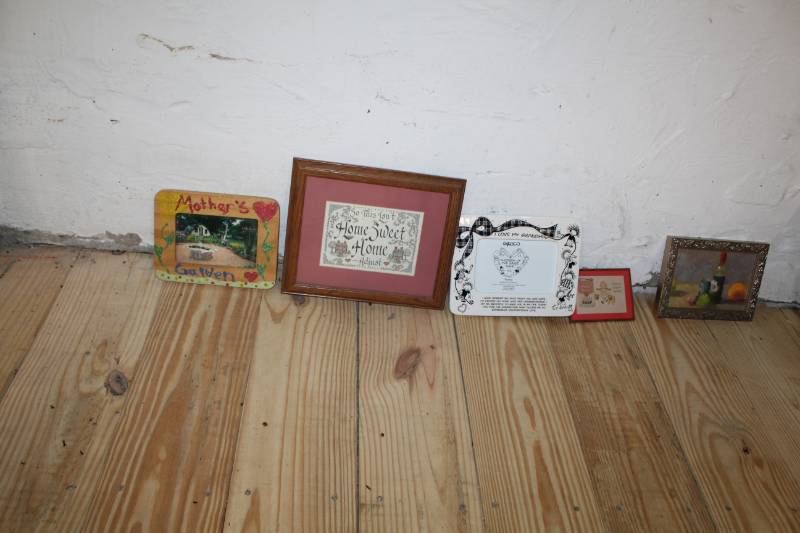 lot 462 image: Pictures with frames
