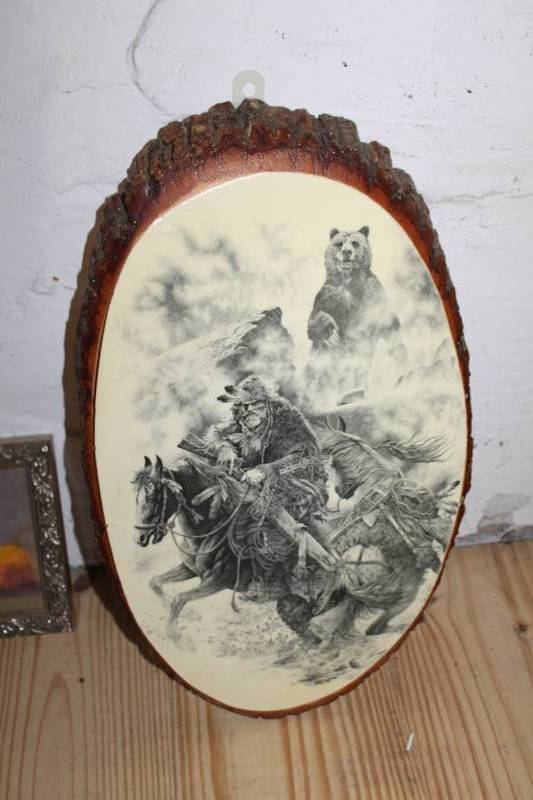 lot 463 image: Wood slab with print