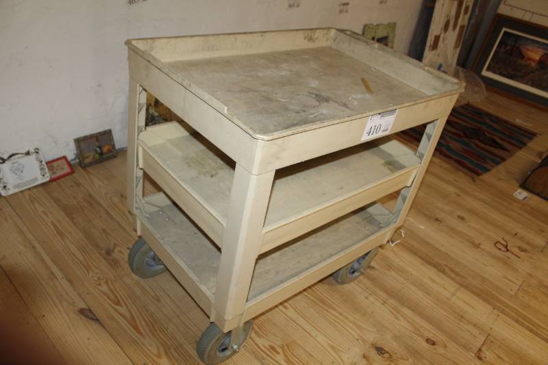 lot 410 image: Rubbermaid cart with pneumatic tires