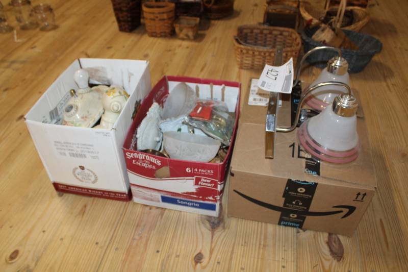 lot 427 image: Lot of antique light fixtures, some porcelain