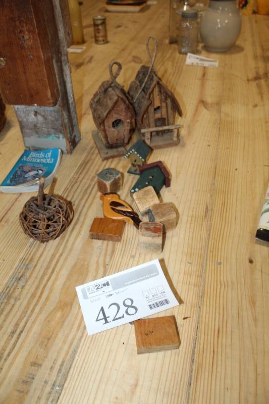 lot 428 image: Antique decorations and bird houses