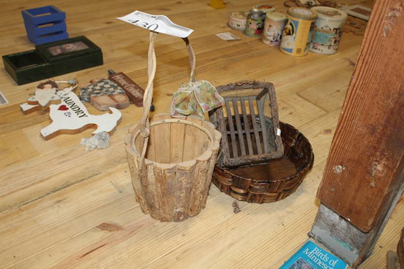 lot 430 image: Decorative baskets