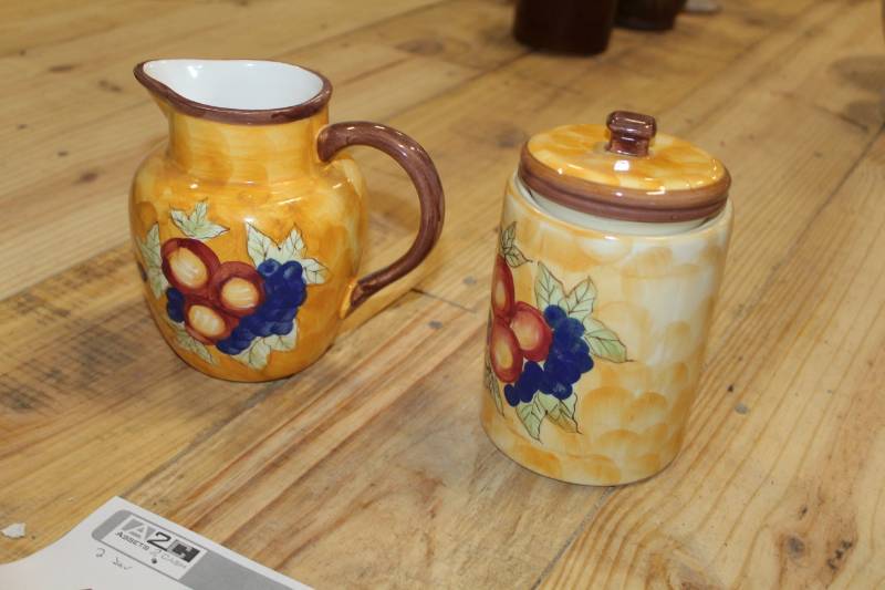 lot 453 image: Decorative jars