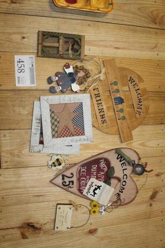 lot 458 image: Wooden Decorations