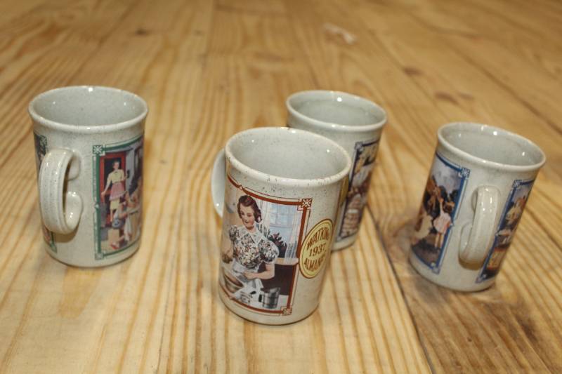 lot 423 image: Stylish mugs