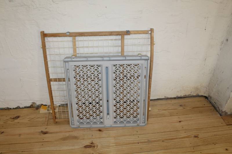 lot 395 image: Dog  Baby gates