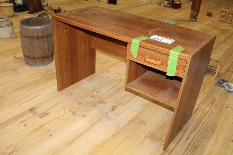 lot 401 image: Wooden Desk with drawer