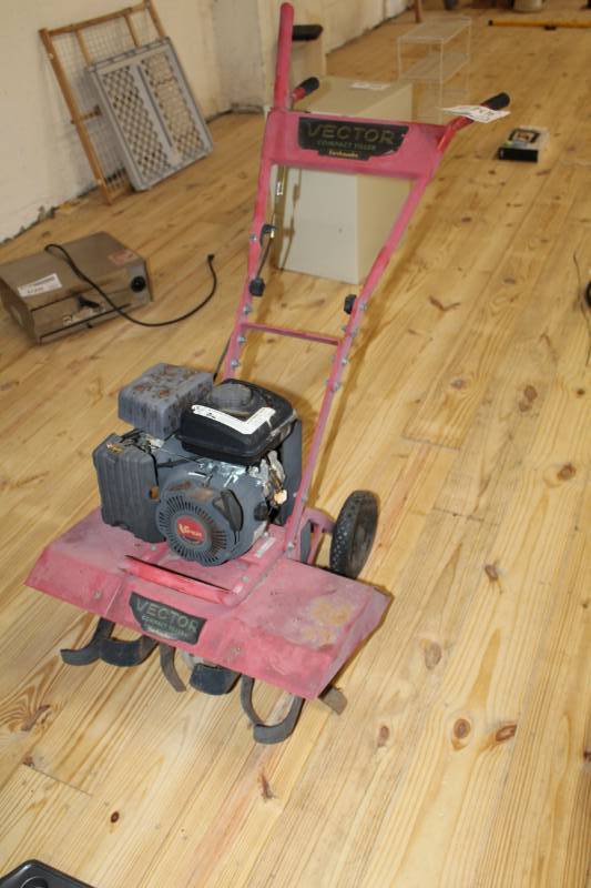 lot 304 image: Garden Tiller