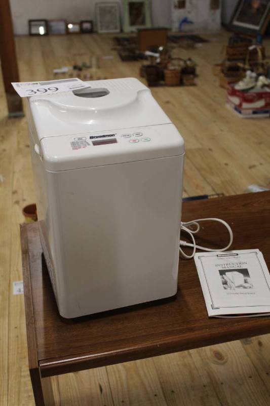lot 399 image: Breadman Bread maker with manual