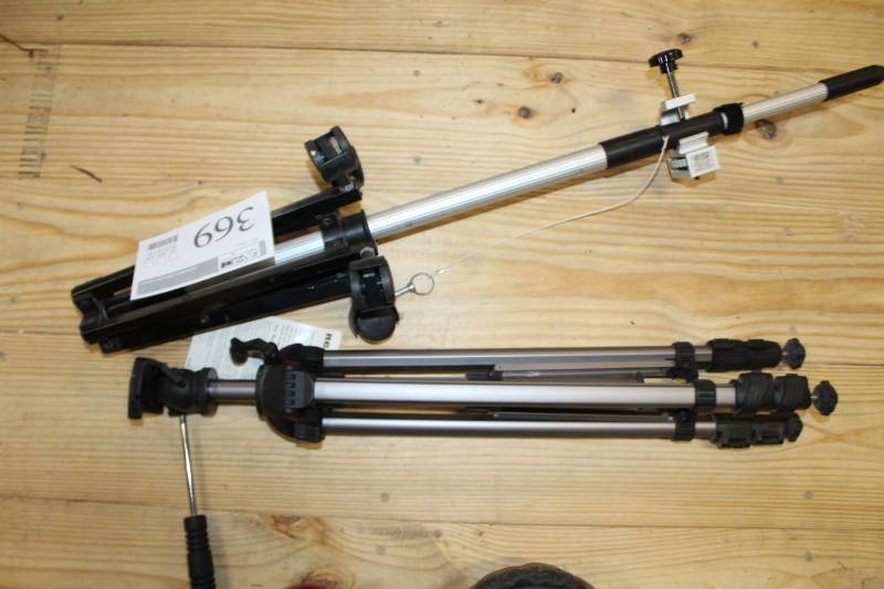 lot 369 image: Camera and video Tripods