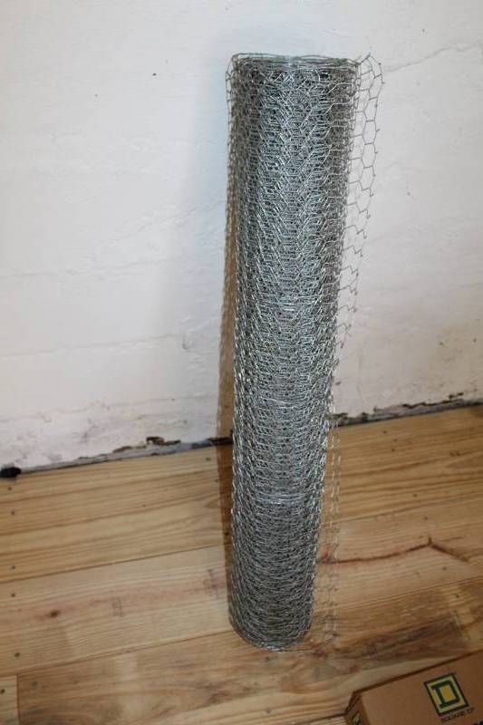 lot 354 image: Roll of Chicken wire