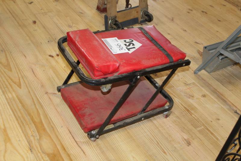lot 366 image: Mechanics floor creeper  fold into chair