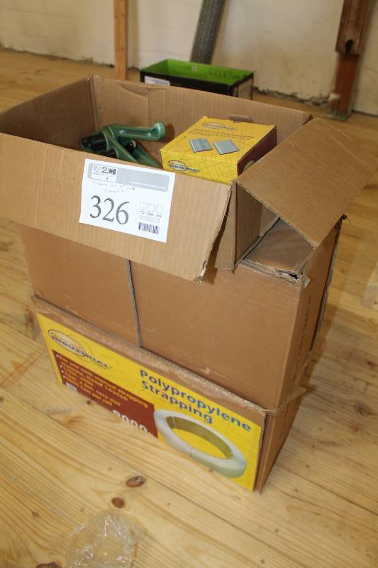 lot 326 image: Packaging banding strap, crimpers tool & strap seals.