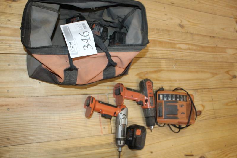 lot 346 image: Rigid cordless drill kit with charger and batteries.