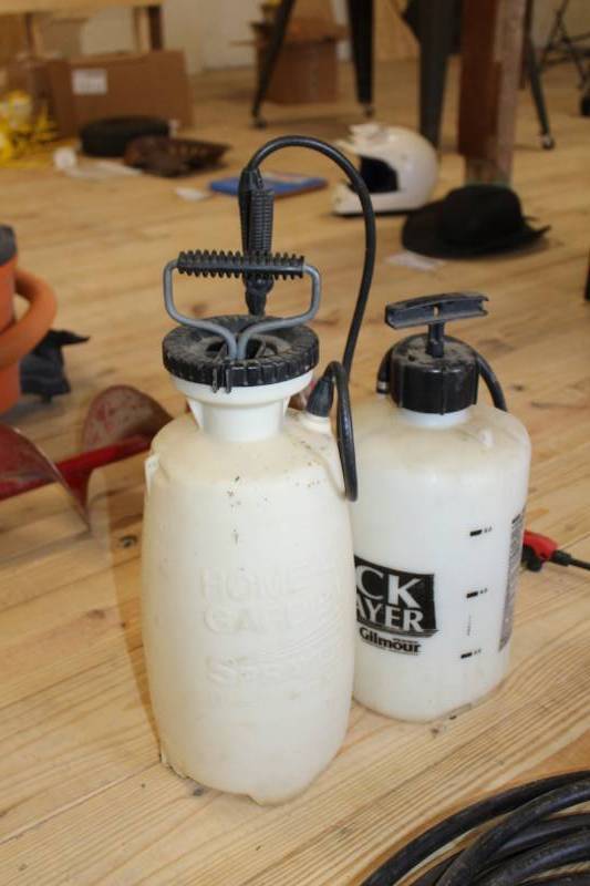 lot 334 image: Garden sprayers & plastic tubing