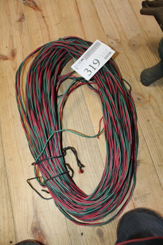 lot 319 image: Roll of wire