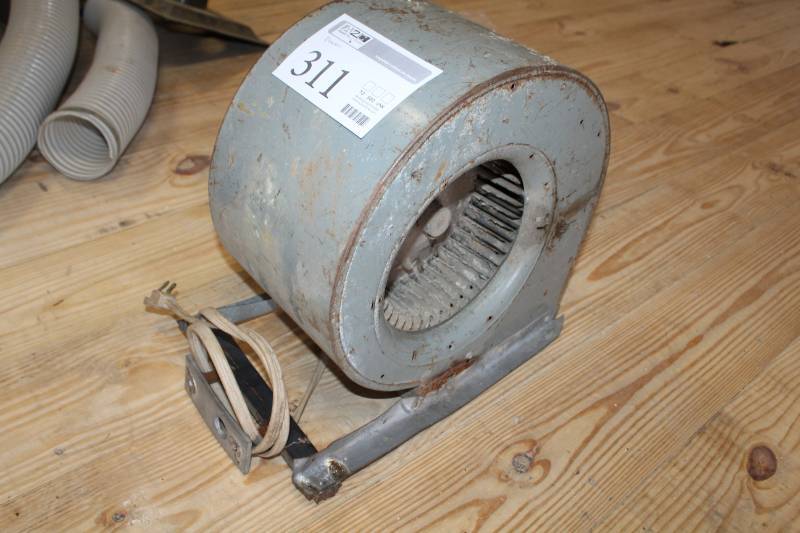 lot 311 image: 110 volt blower fan