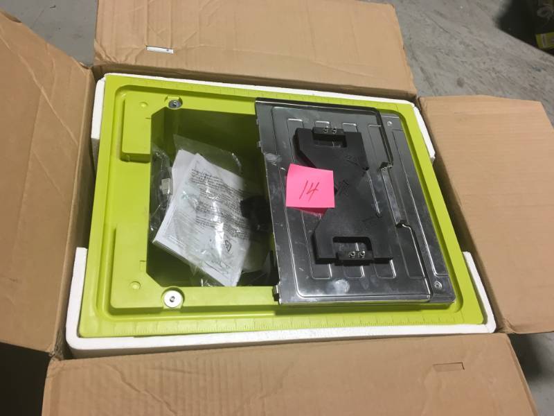 RYOBI 7 in. 4.8 Amp Tabletop Tile Saw In very good condition